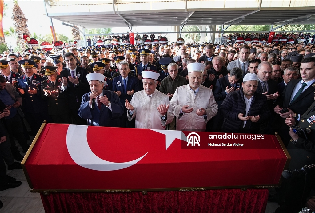 Balıkesir'de F-16 uçağının kaza kırıma uğraması sonucu şehit olan pilot İzmir'de defnedildi