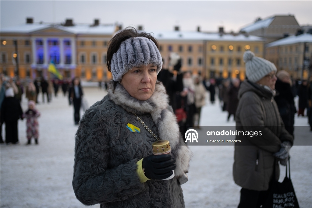 هلسنكي.. المئات يشاركون في تظاهرة تضامنية لإحياء الذكرى الرابعة للحرب الروسية الأوكرانية