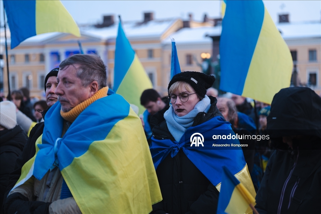 هلسنكي.. المئات يشاركون في تظاهرة تضامنية لإحياء الذكرى الرابعة للحرب الروسية الأوكرانية