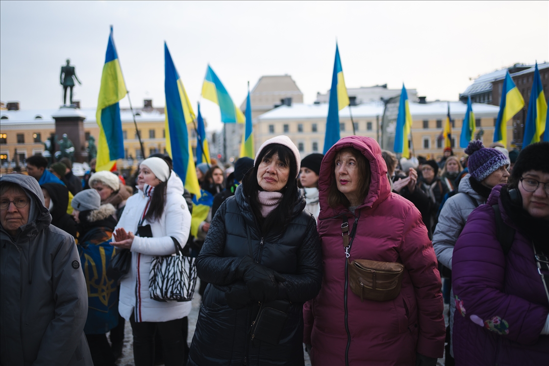 هلسنكي.. المئات يشاركون في تظاهرة تضامنية لإحياء الذكرى الرابعة للحرب الروسية الأوكرانية