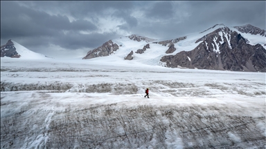 Турецкие ученые совершили восхождение на ледник Шусмит в Антарктиде