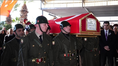 Balıkesir'de F-16 uçağının kaza kırıma uğraması sonucu şehit olan pilot İzmir'de defnedildi