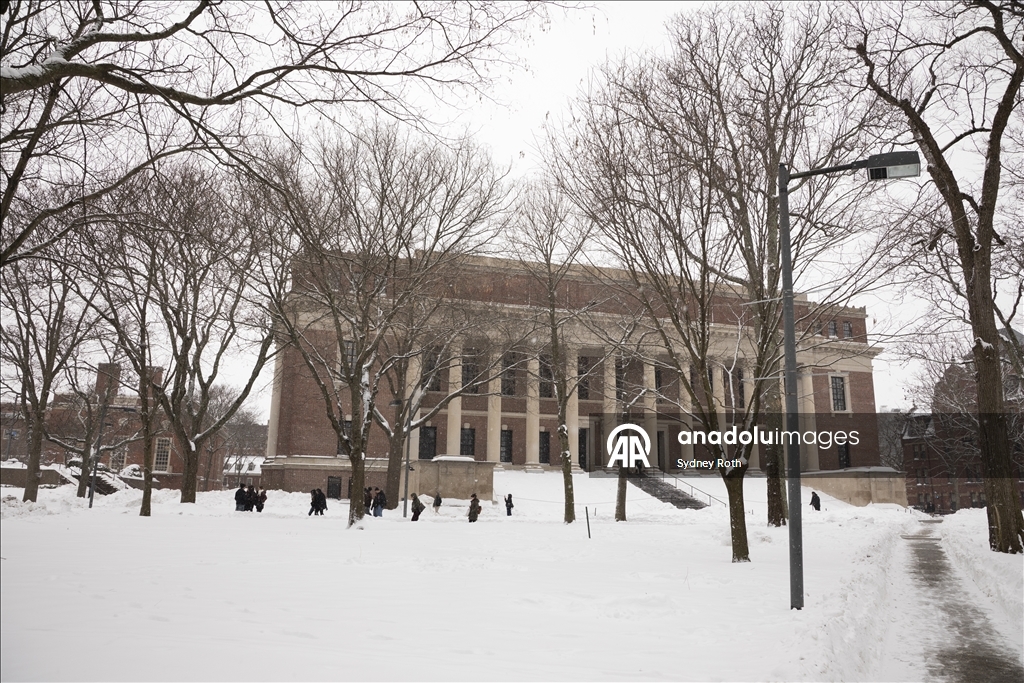 ABD'nin Massachusetts eyaletinde kar yağışı etkili oldu