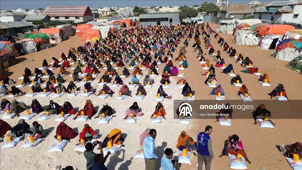 "الديانة التركي" يوزع مساعدات على 8 آلاف أسرة في الصومال