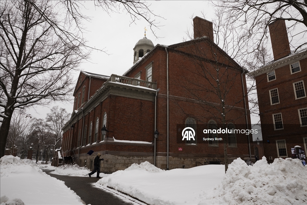 ABD'nin Massachusetts eyaletinde kar yağışı etkili oldu