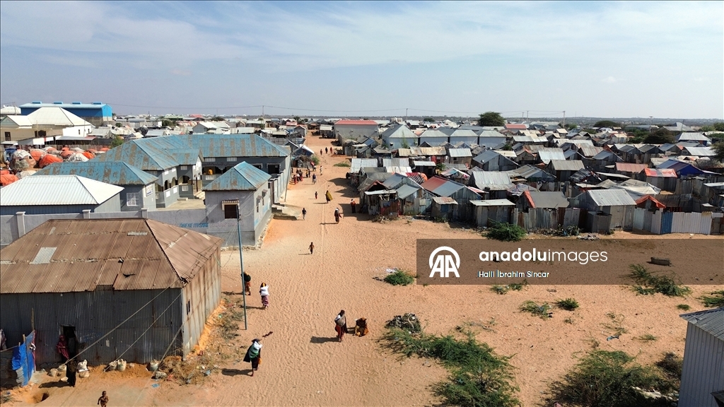 "الديانة التركي" يوزع مساعدات على 8 آلاف أسرة في الصومال