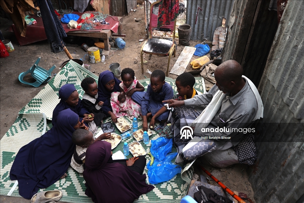 "الديانة التركي" يوزع مساعدات على 8 آلاف أسرة في الصومال