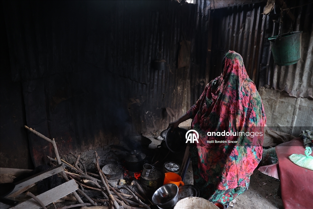 "الديانة التركي" يوزع مساعدات على 8 آلاف أسرة في الصومال