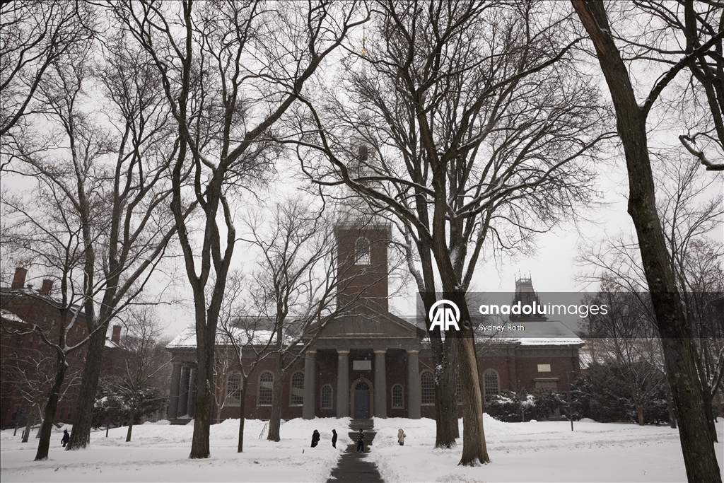 ABD'nin Massachusetts eyaletinde kar yağışı etkili oldu