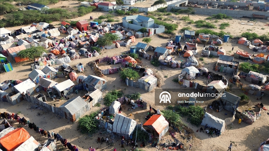 "الديانة التركي" يوزع مساعدات على 8 آلاف أسرة في الصومال