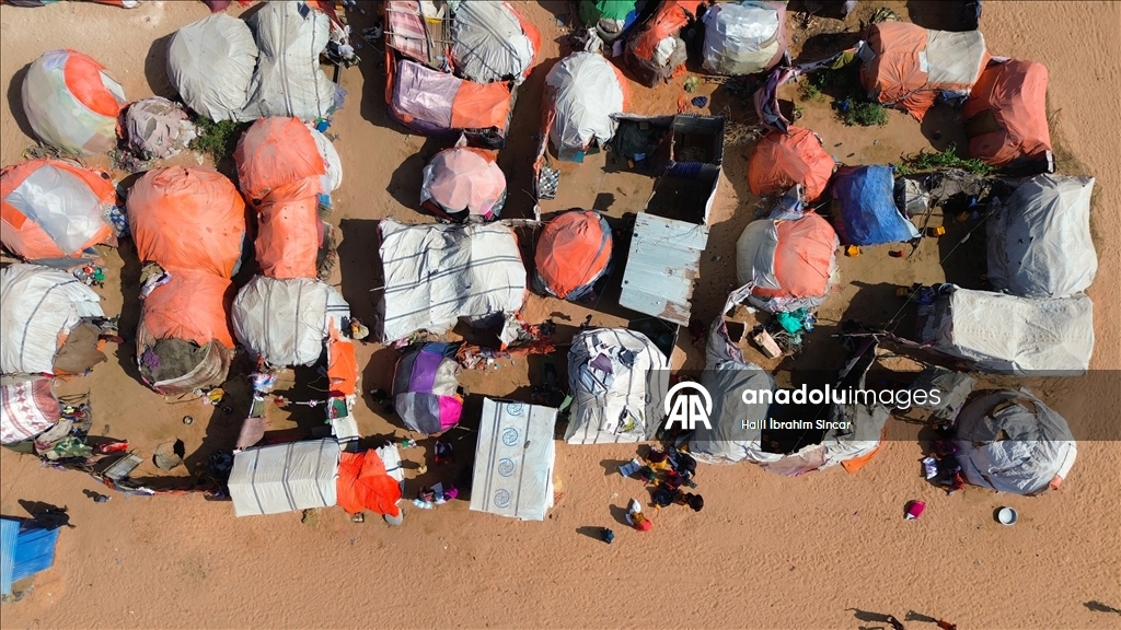 "الديانة التركي" يوزع مساعدات على 8 آلاف أسرة في الصومال