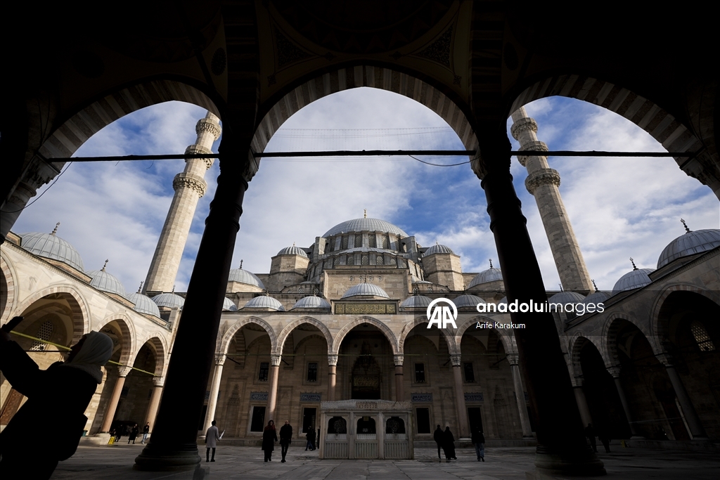 جامع السليمانية.. صرح معماري مهيب يجسد الحضارة العثمانية 