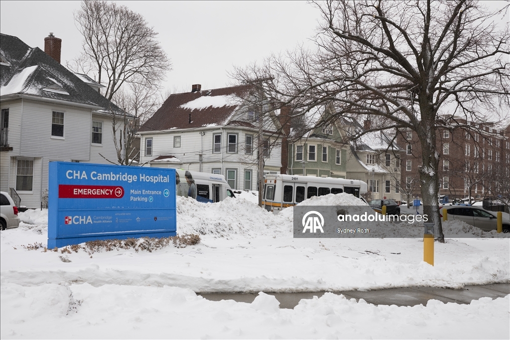 ABD'nin Massachusetts eyaletinde kar yağışı etkili oldu