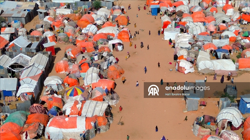 "الديانة التركي" يوزع مساعدات على 8 آلاف أسرة في الصومال