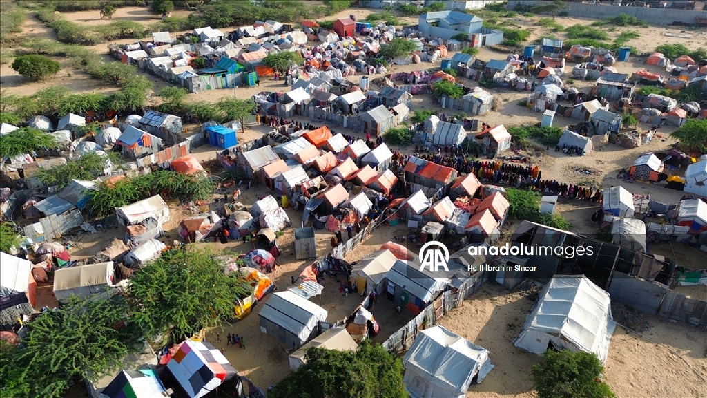 "الديانة التركي" يوزع مساعدات على 8 آلاف أسرة في الصومال