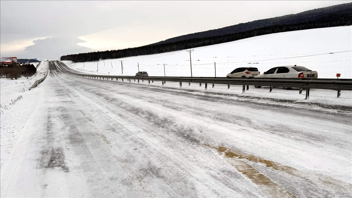 Yurdun bazı kesimlerinde kar etkili oldu