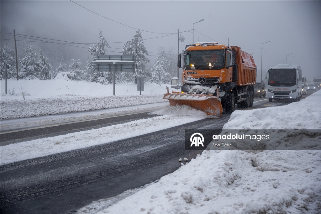 Bolu Dağı'nda kar etkili oluyor