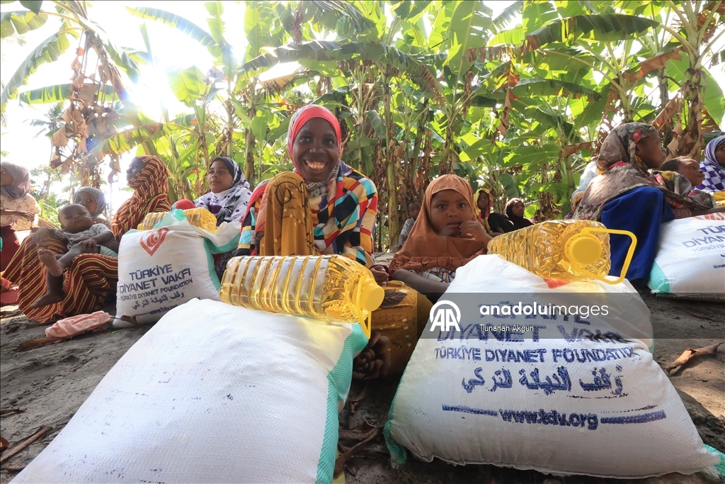 Турция оказала гуманитарную помощь нуждающимся и сиротам на танзанийском острове Пемба