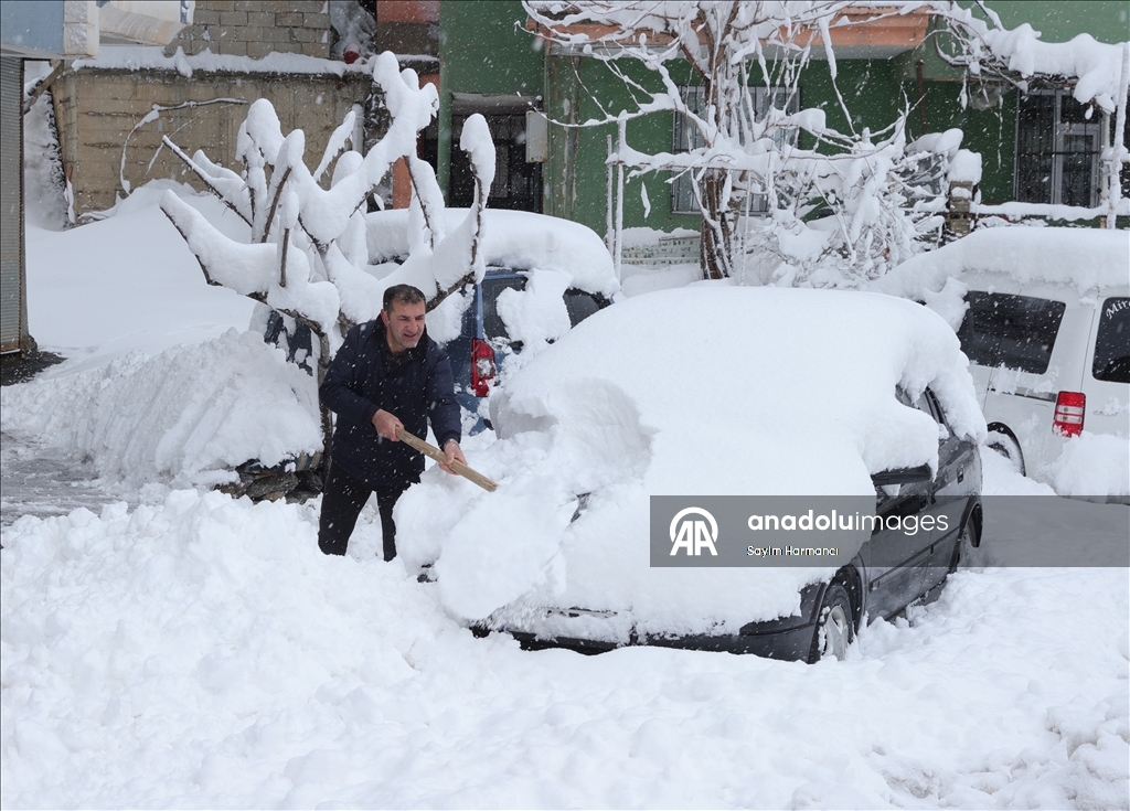 Hakkari'de kar etkili oldu