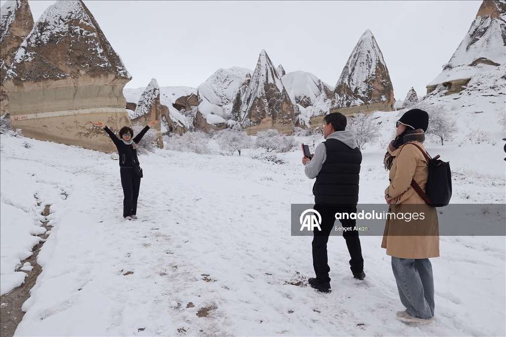 Уникальный ландшафт турецкой Каппадокии в виде «каминов фей» засняли с дрона после сильного снегопада
