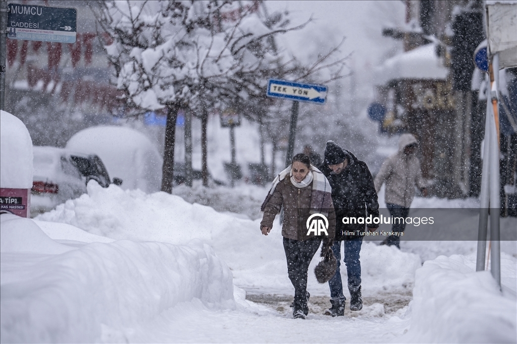 В многих регионах Турции наблюдается снег и холодная погода 1