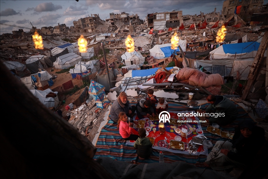 İsrail saldırısında evleri yıkılan Gazzeli aile ramazanı buruk karşılıyor