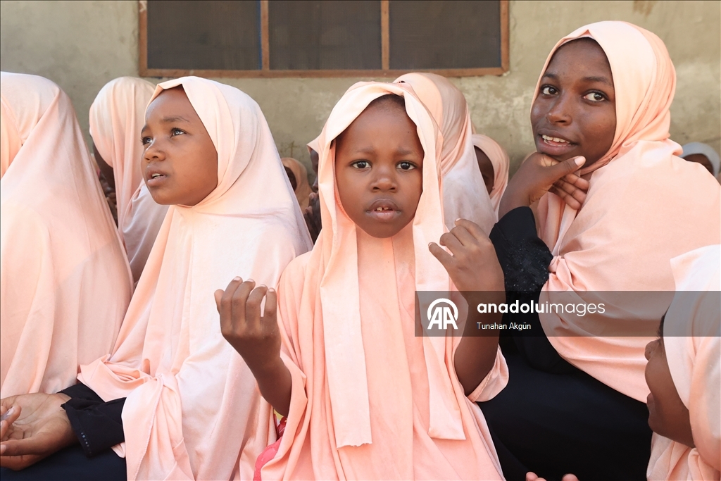 Турция оказала гуманитарную помощь нуждающимся и сиротам на танзанийском острове Пемба