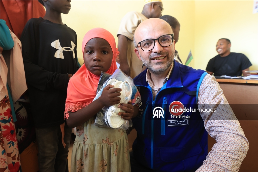 Турция оказала гуманитарную помощь нуждающимся и сиротам на танзанийском острове Пемба