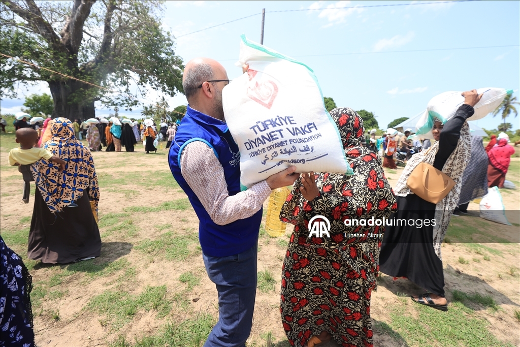 Турция оказала гуманитарную помощь нуждающимся и сиротам на танзанийском острове Пемба
