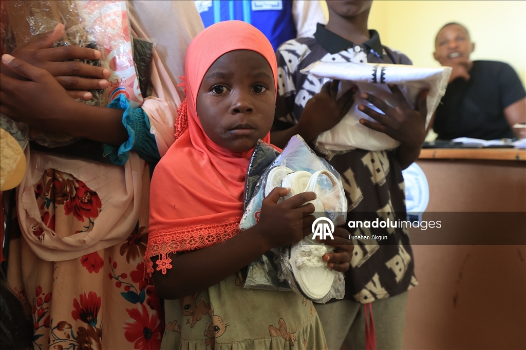 Турция оказала гуманитарную помощь нуждающимся и сиротам на танзанийском острове Пемба