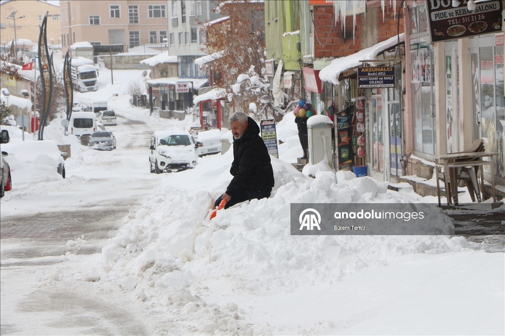 В многих регионах Турции наблюдается снег и холодная погода