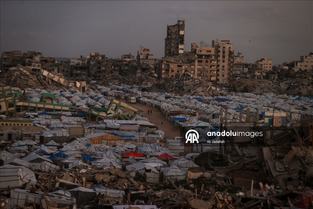 İsrail saldırısında evleri yıkılan Gazzeli aile ramazanı buruk karşılıyor
