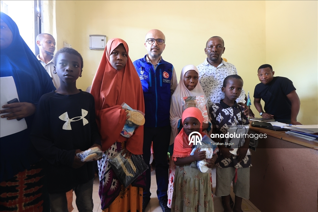 Турция оказала гуманитарную помощь нуждающимся и сиротам на танзанийском острове Пемба