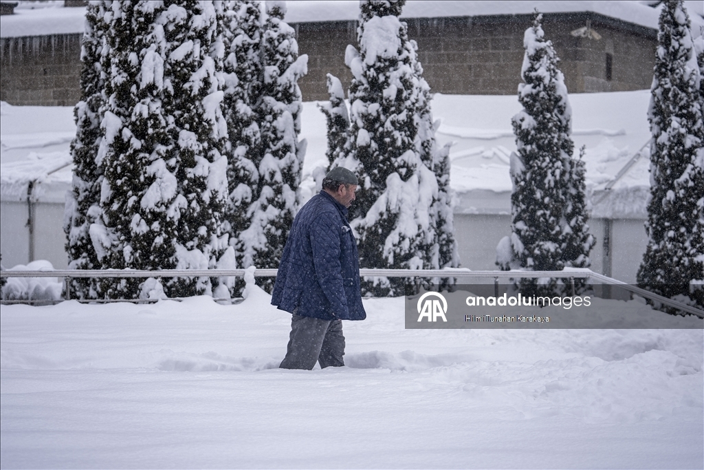 В многих регионах Турции наблюдается снег и холодная погода 6