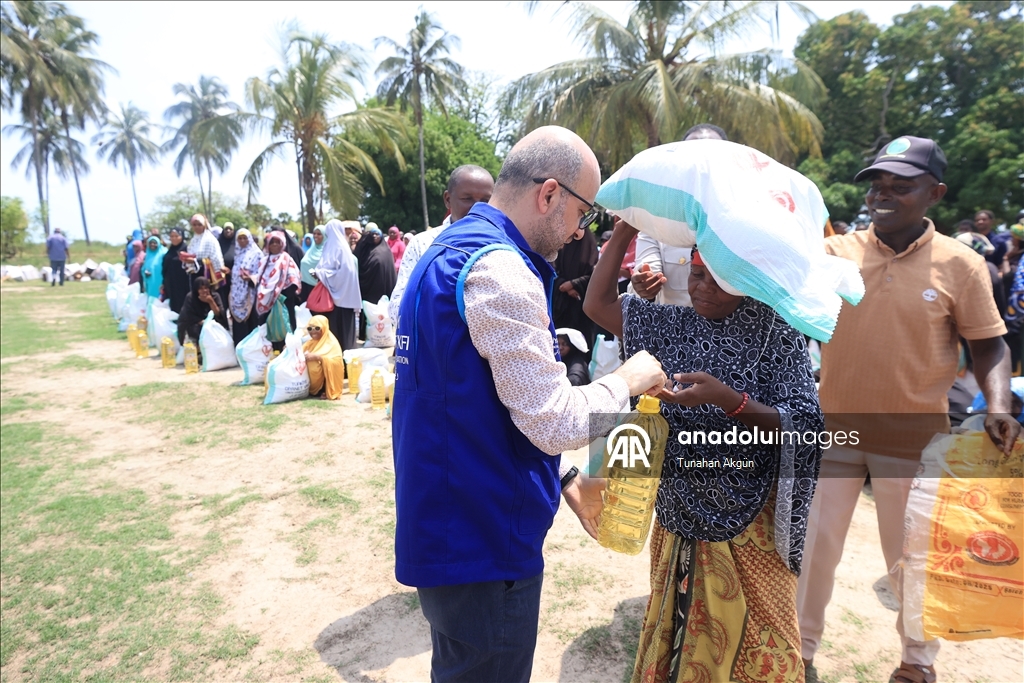 Турция оказала гуманитарную помощь нуждающимся и сиротам на танзанийском острове Пемба