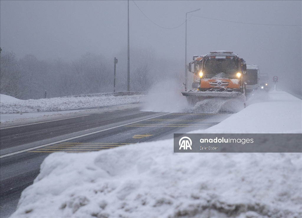 Bolu Dağı'nda kar etkili oluyor