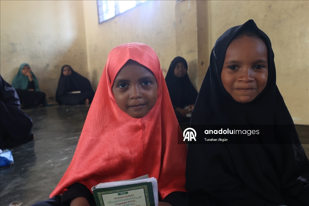 Турция оказала гуманитарную помощь нуждающимся и сиротам на танзанийском острове Пемба