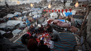 İsrail saldırısında evleri yıkılan Gazzeli aile ramazanı buruk karşılıyor
