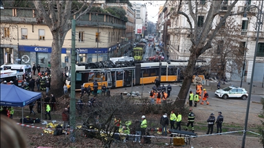 Milano'da tramvay raydan çıkarak kaza yaptı