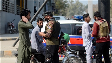 Afganistan ile Pakistan arasında gerilim artarken Peşaver'de güvenlik kontrol noktaları kuruldu