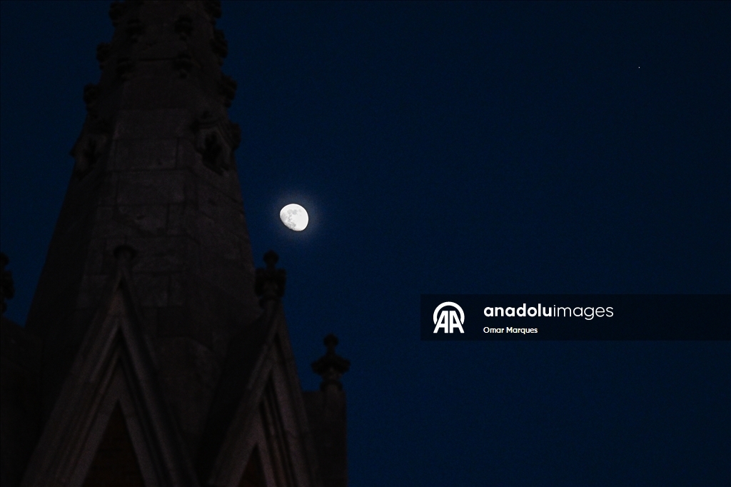 Krakow semalarında Ay ve Jüpiter yan yana görüntülendi