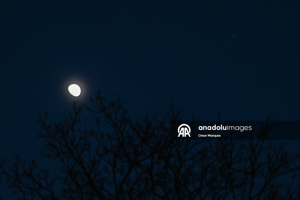 Krakow semalarında Ay ve Jüpiter yan yana görüntülendi