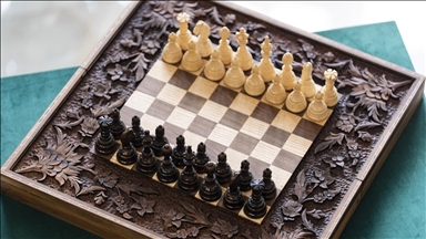 Karaköy'de özel üretim Türk motifli satranç ve tavlalar yabancı müşterilerden yoğun talep görüyor