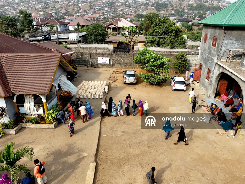 Турция оказала гумпомощь нуждающимся в Сьерра-Леоне по случаю Рамазана