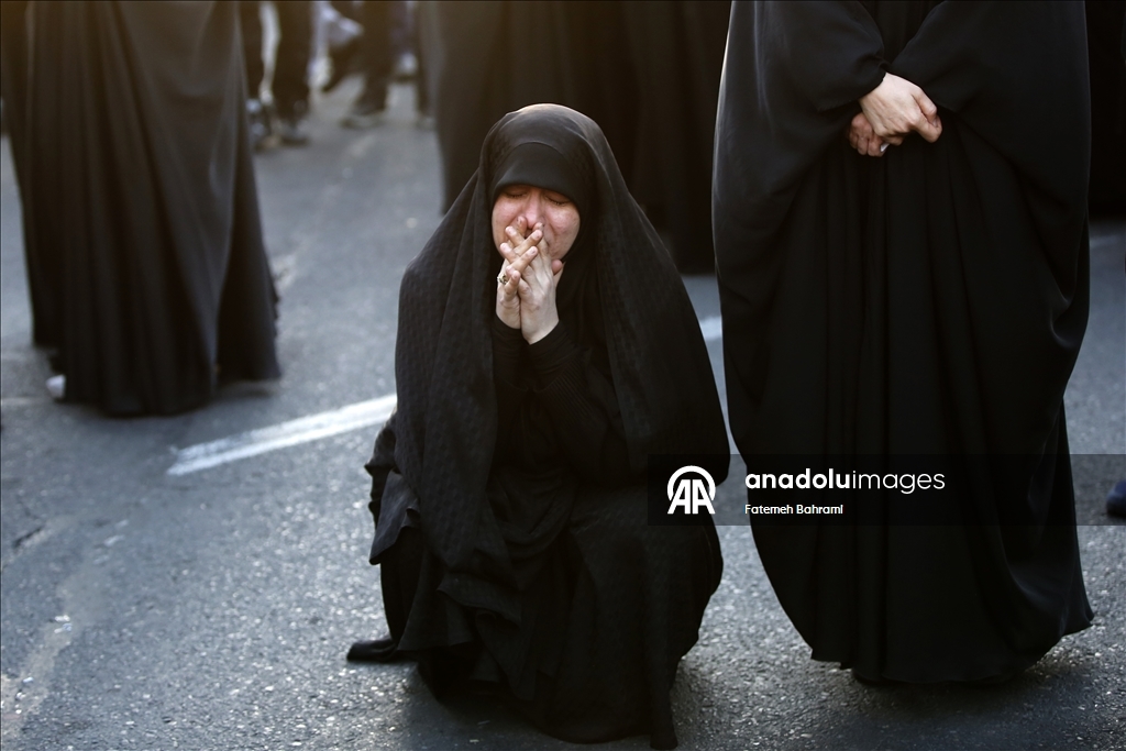 В Иране проходят массовые демонстрации после гибели Хаменеи