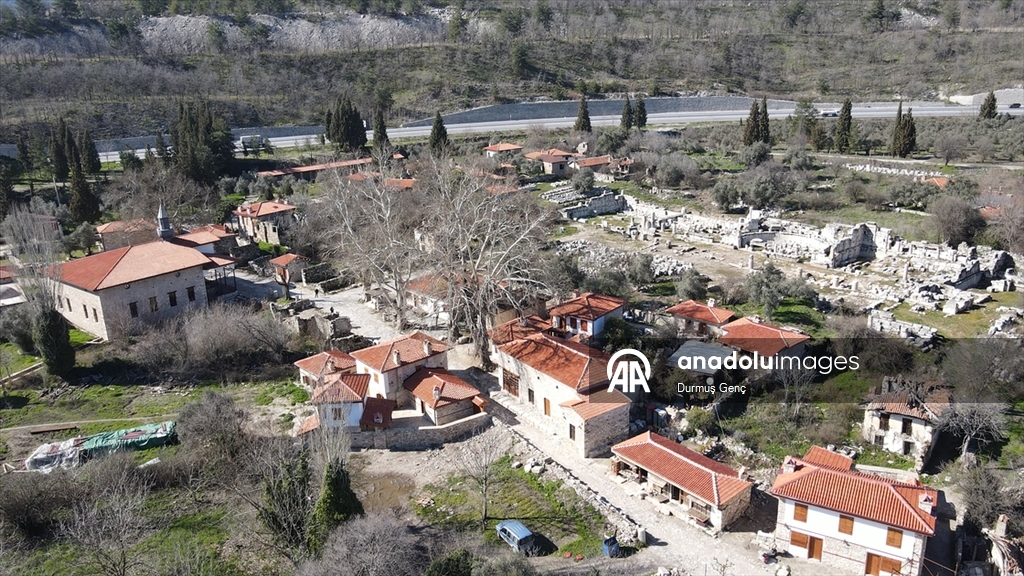 "Gladyatörler kenti"nin restore edilen dükkanlarında unutulmaya yüz tutmuş meslekler yaşatılacak