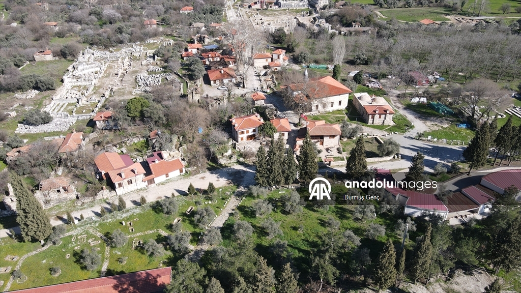 "Gladyatörler kenti"nin restore edilen dükkanlarında unutulmaya yüz tutmuş meslekler yaşatılacak