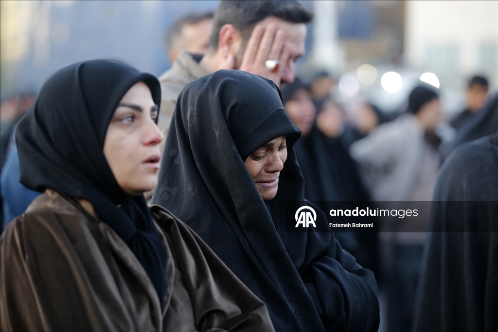 В Иране проходят массовые демонстрации после гибели Хаменеи