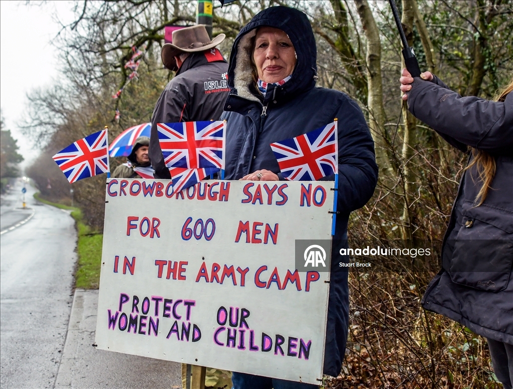 İngiltere’de göçmen yerleştirme planı protesto edildi