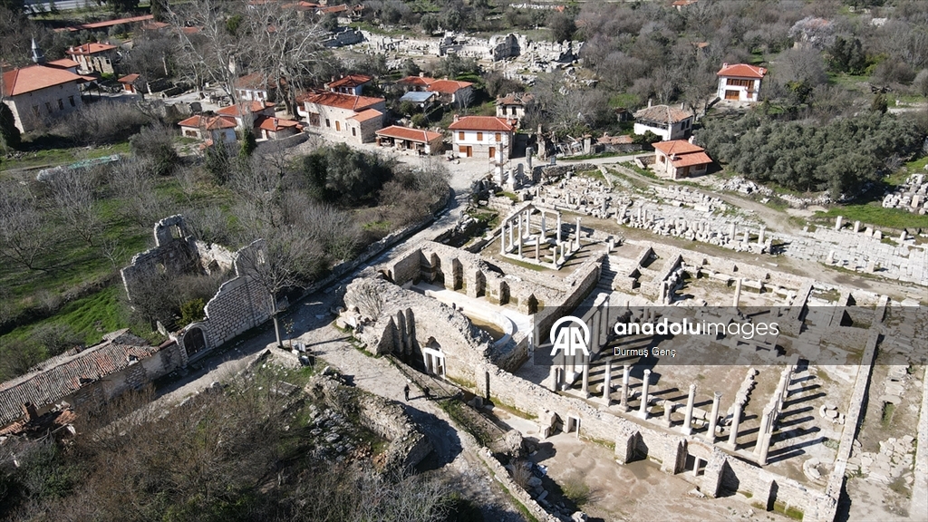 "Gladyatörler kenti"nin restore edilen dükkanlarında unutulmaya yüz tutmuş meslekler yaşatılacak